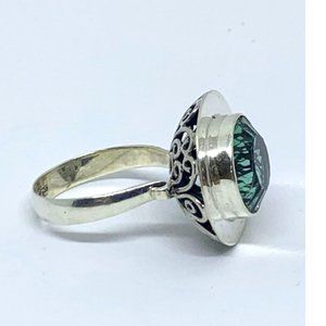 Green Stone Set In Silver W/Swirl Design Sz 9.5 ( #10-08-01 )